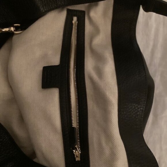 SOHO Gucci Black Largest SOHO Pebble Leather Shoulder Handbag - Picture 13 of 16